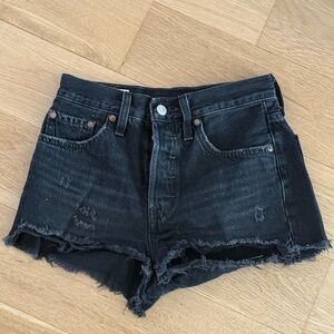 Levi’s high rise ribcage Black Denim Shorts size 24